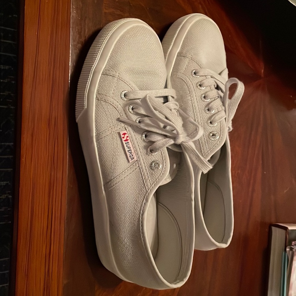 Size 39/8 gray tennis shoes, only worn once
